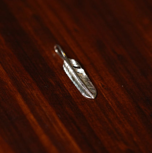 First Arrow's Silver P-593R Feather Charm (XS)